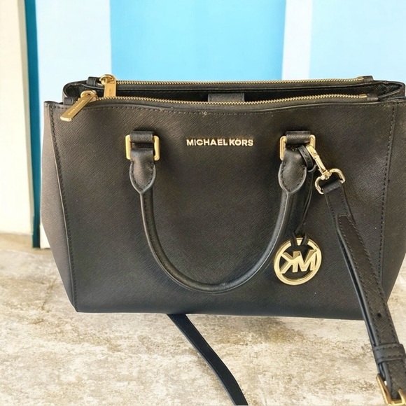 Michael Kors Sheila Large Satchel with Gold Color Accent - Picture 2 of 16